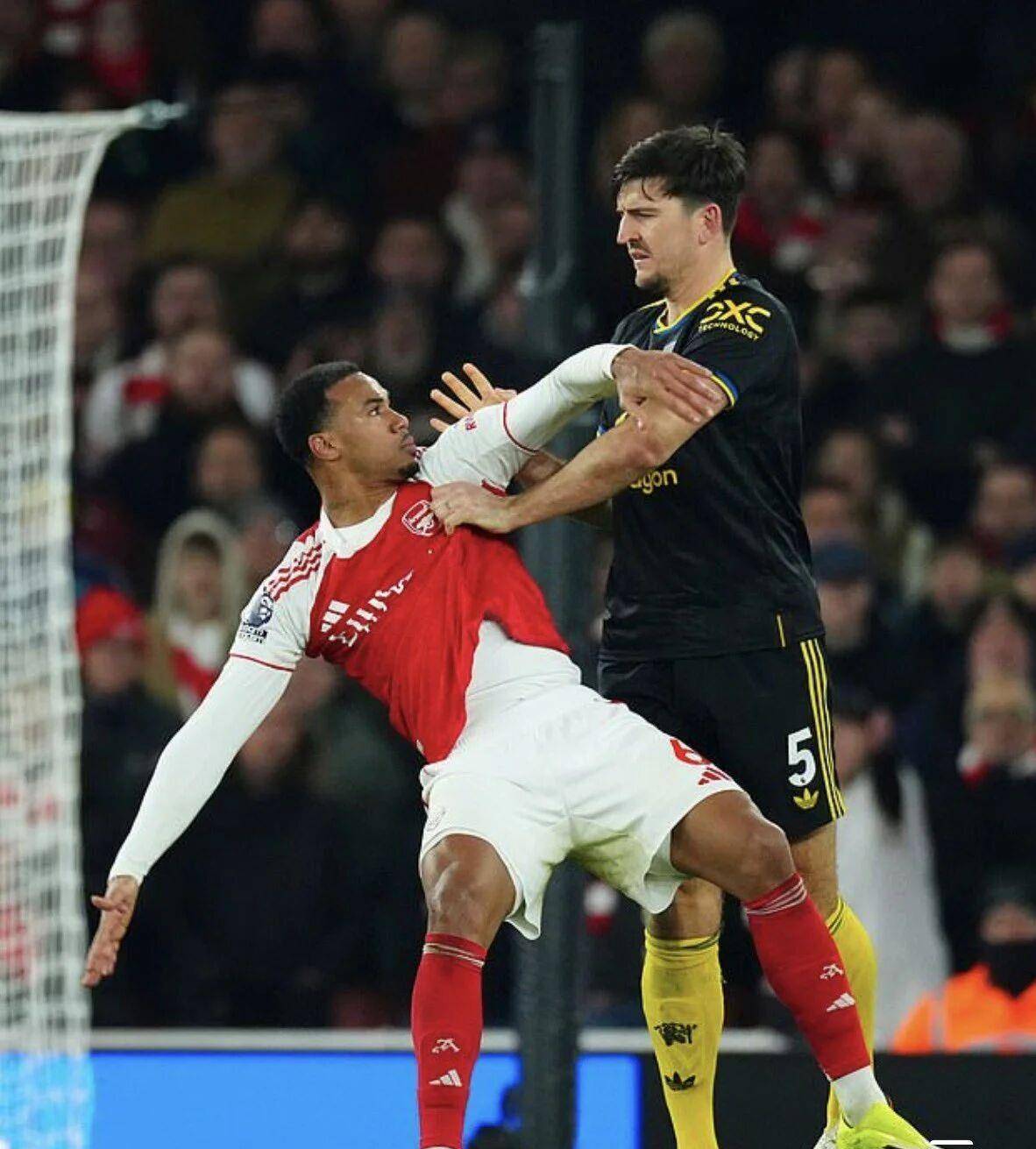 谈判僵局，曼联只愿给1年8万周薪，马奎尔拒当临时工，意甲已伸手